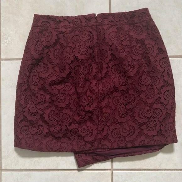 Madewell Burgundy Red Lace Mini Skirt with Asymmetrical Detail Women’s Size 4 - Picture 4 of 6